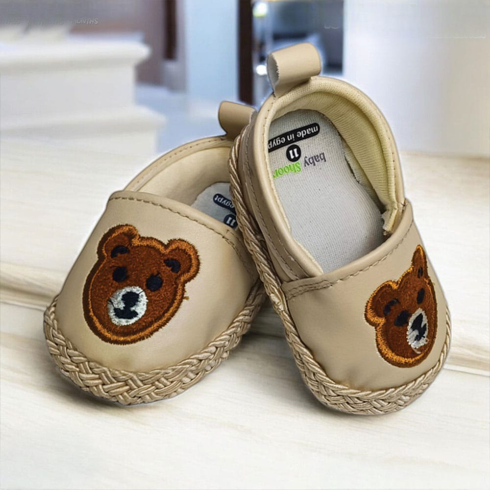 حذاء أطفال بتطريز وجه الدب
